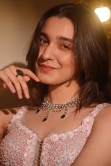 Naisha Khanna